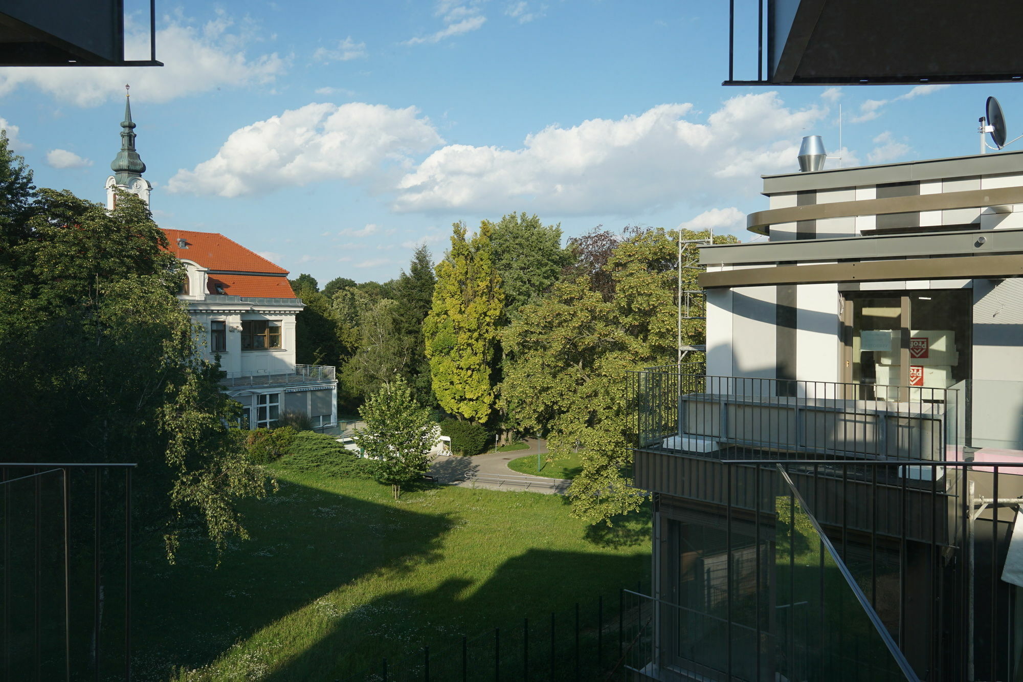 Vienna Garden Residence Luaran gambar